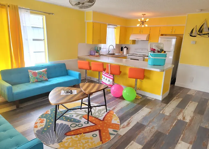 Upper Deck Hotel And Bar - Adults Only